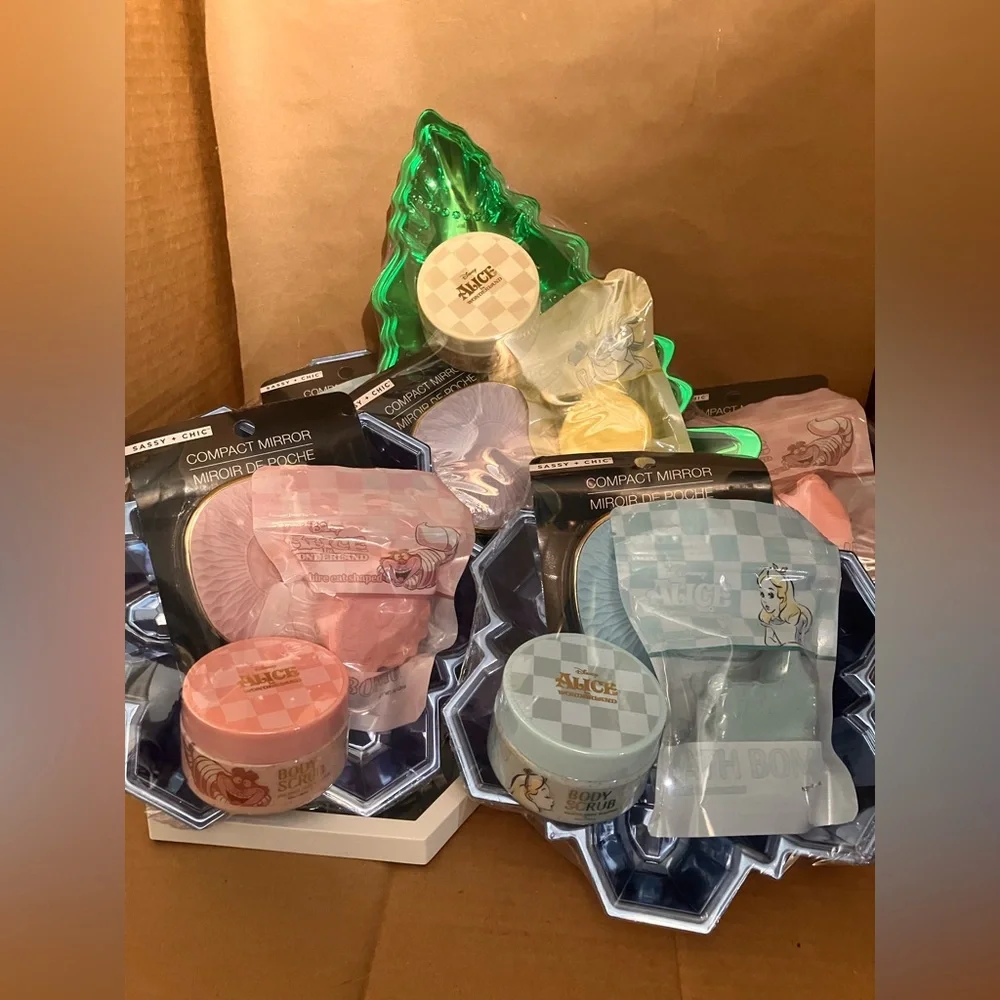 Alice in Wonderland gift set